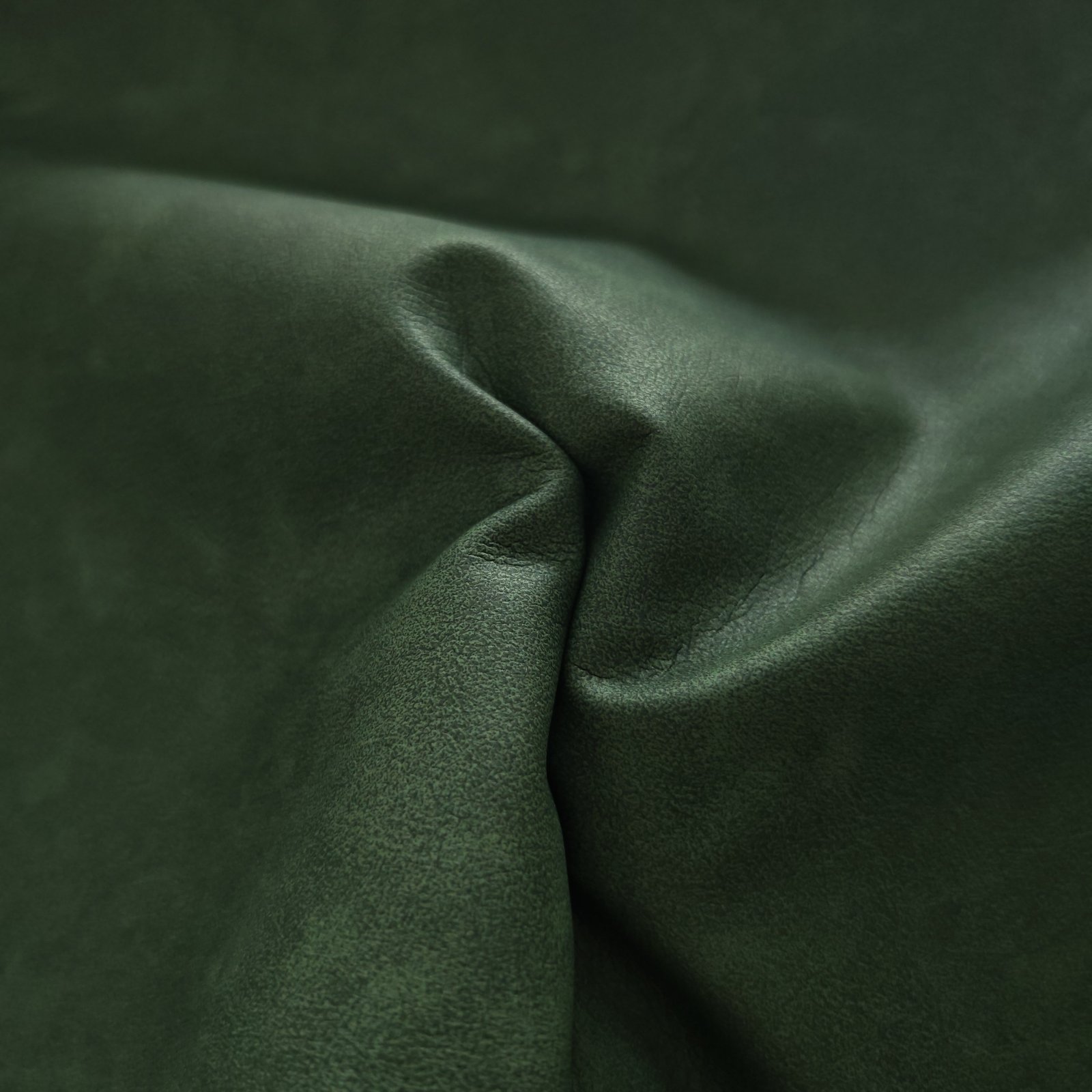 Mora Sage Green – Farbe im Faltenwurf