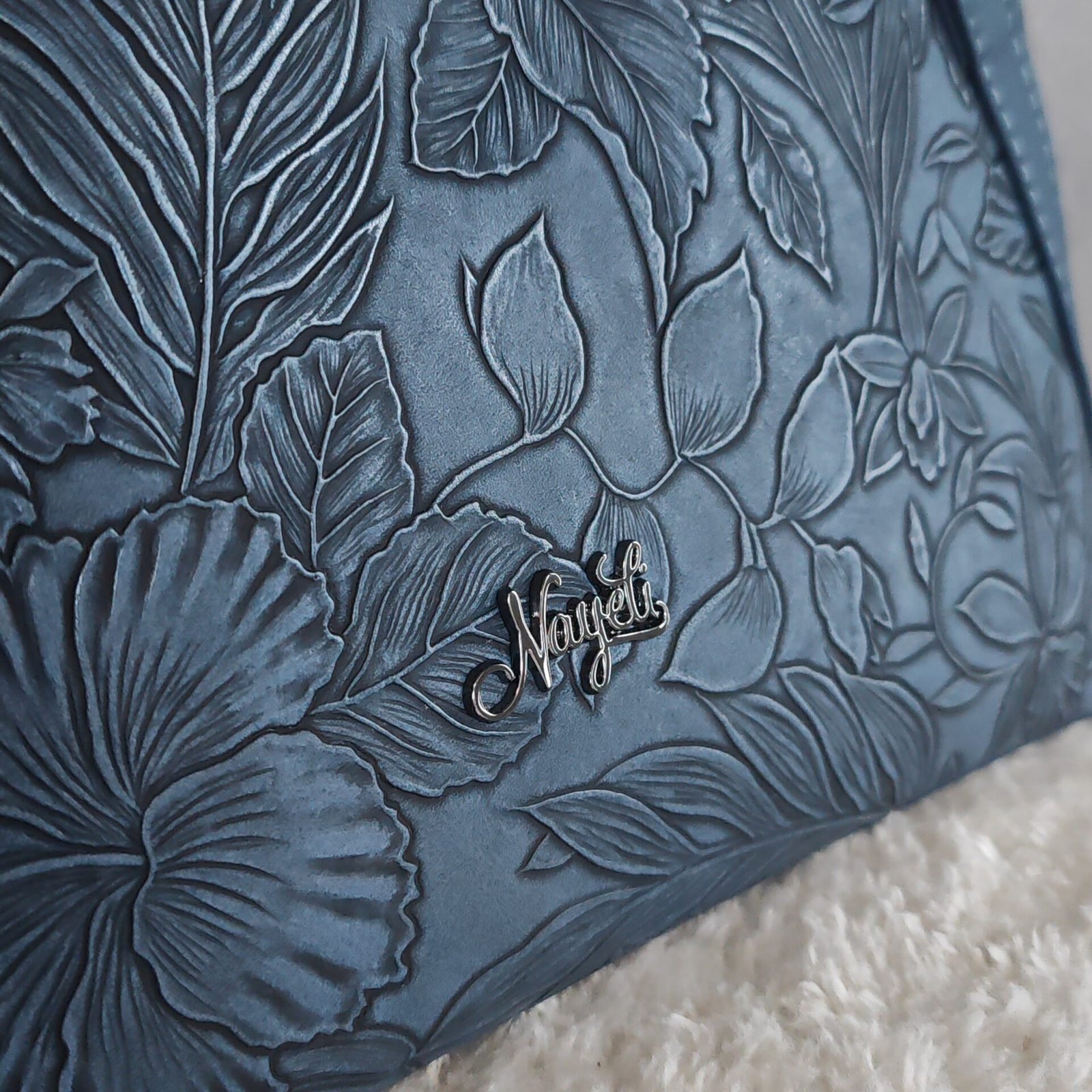 Hiraeth Blooming Flowers #1 rauchblau
