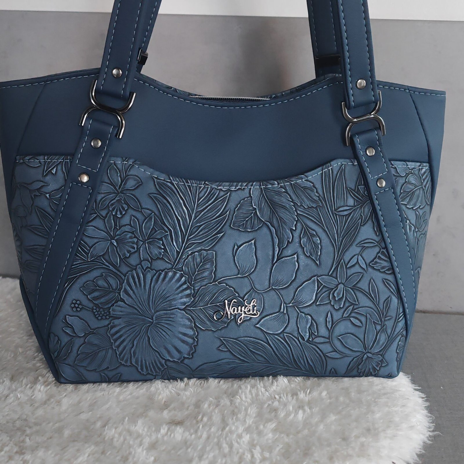 Hiraeth Blooming Flowers #1 rauchblau
