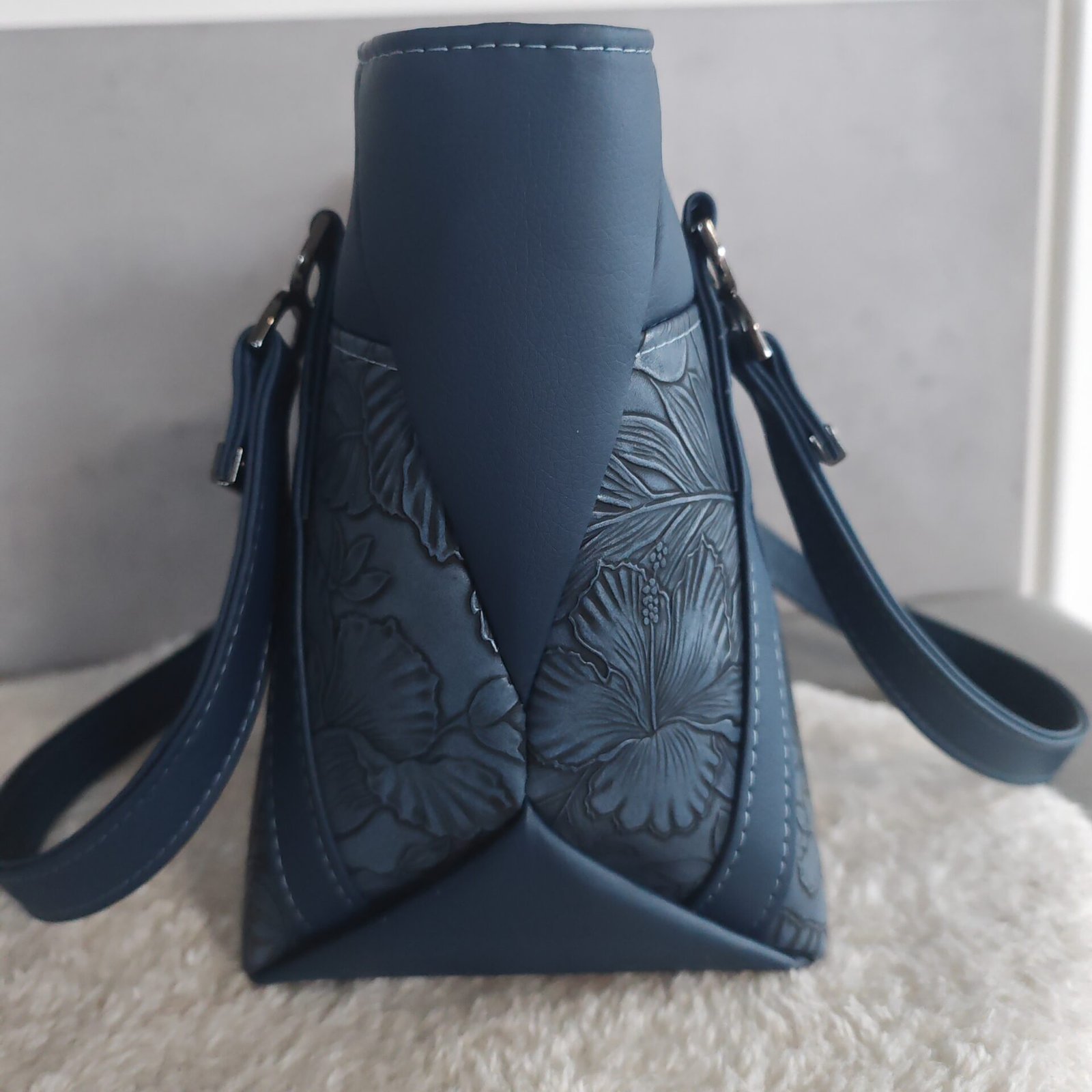 Hiraeth Blooming Flowers #1 rauchblau