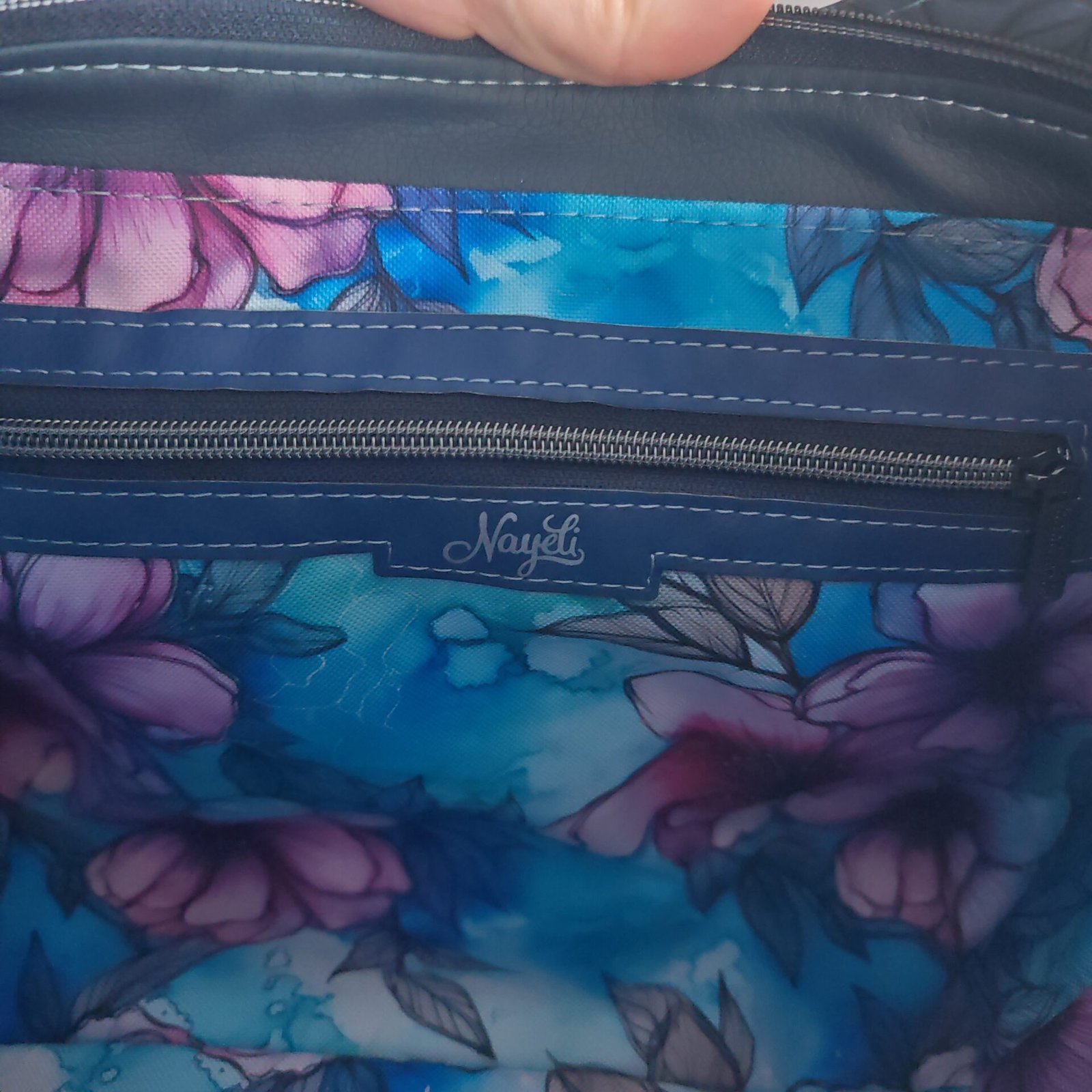 Hiraeth Blooming Flowers #1 rauchblau